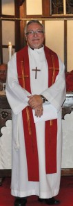 John-Firmston-acknowledges-the-greeting-from-his-new-congregation